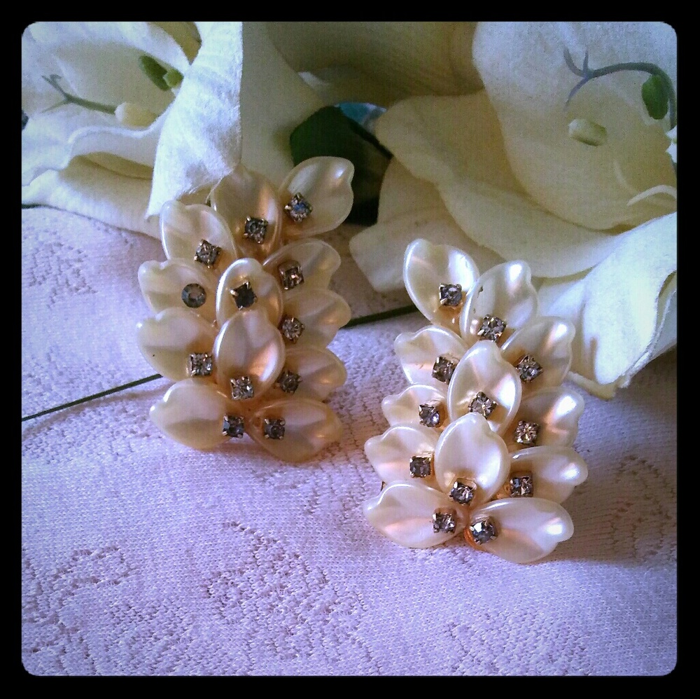 Vintage LERU Thermoset Rhinestone Earrings